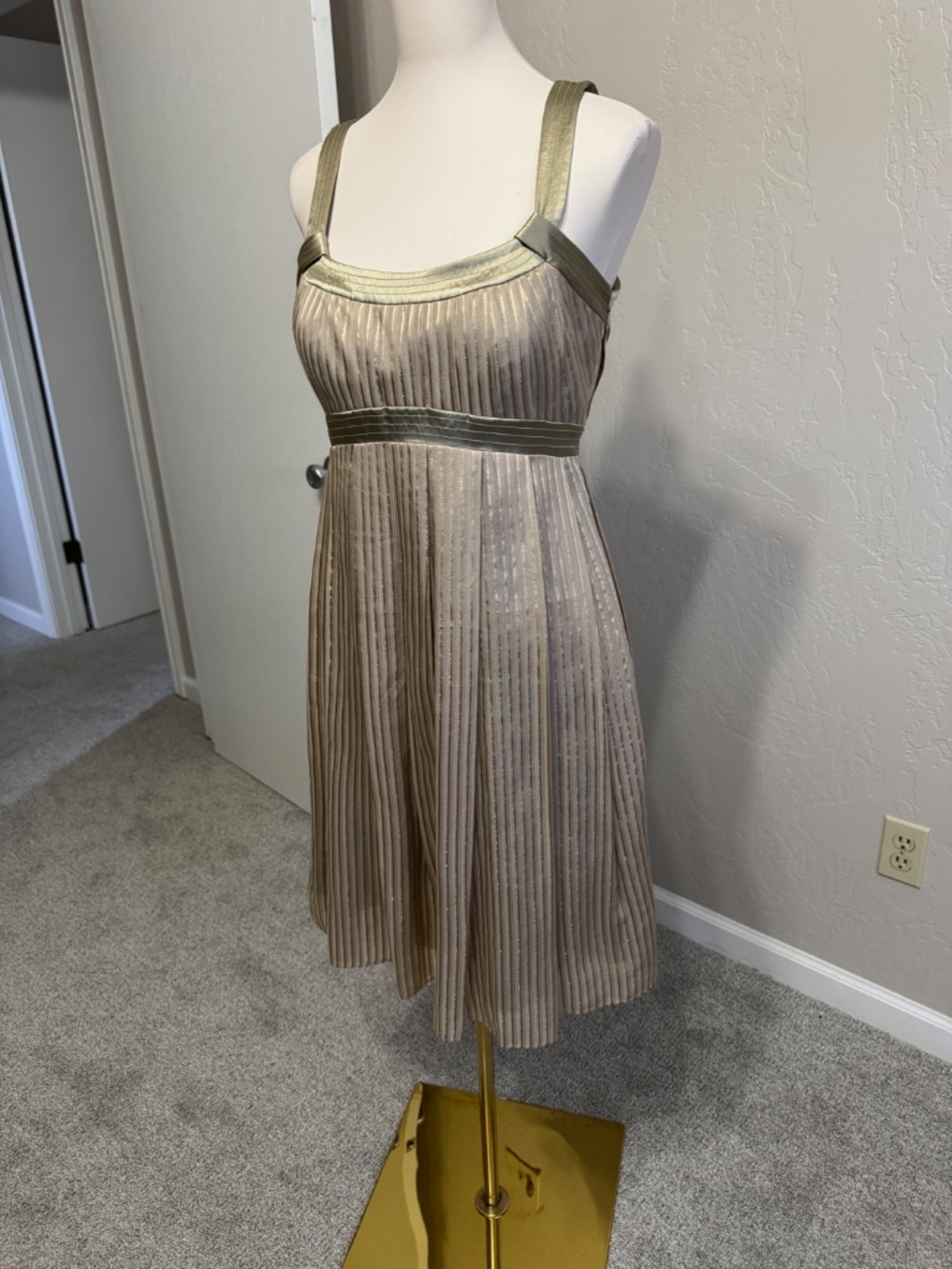 Laundry by Design Size 8 Metallic Silk Open Back Cocktail Dress